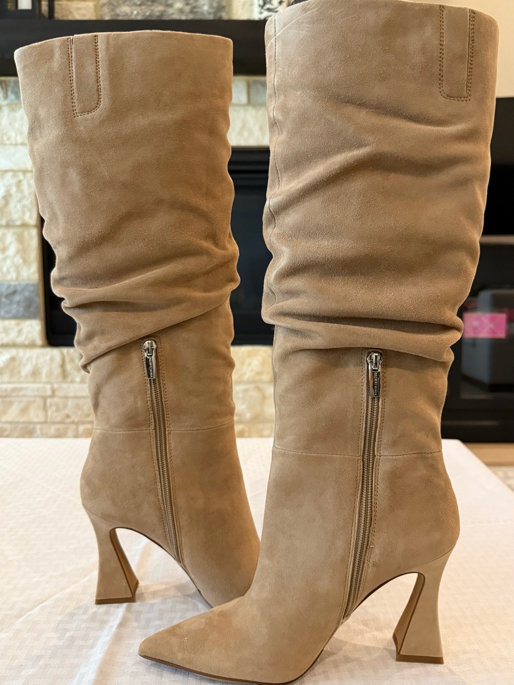 Vince Camuto BNIB Tan Suede Knee-High Pointed-Toe Boots - Picture 4 of 5